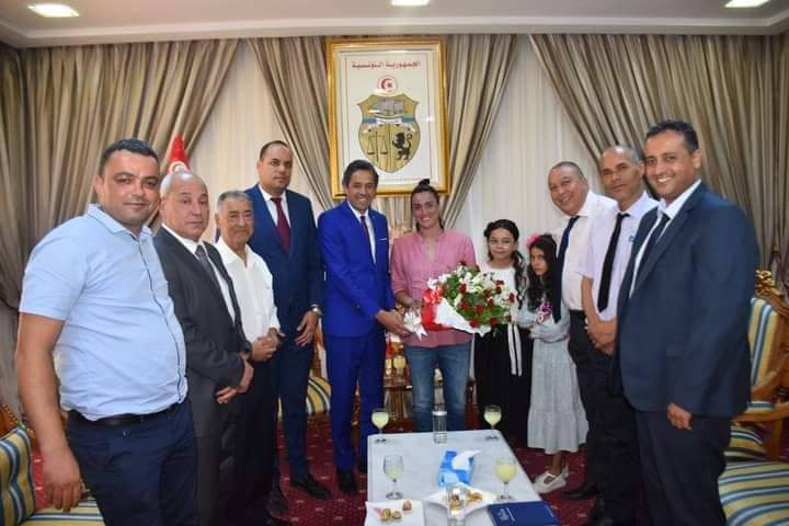 والي سوسة يُكرّم أنس جابر